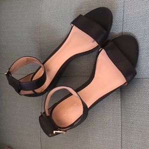 ALFRED SUNG low wedge dress sandal